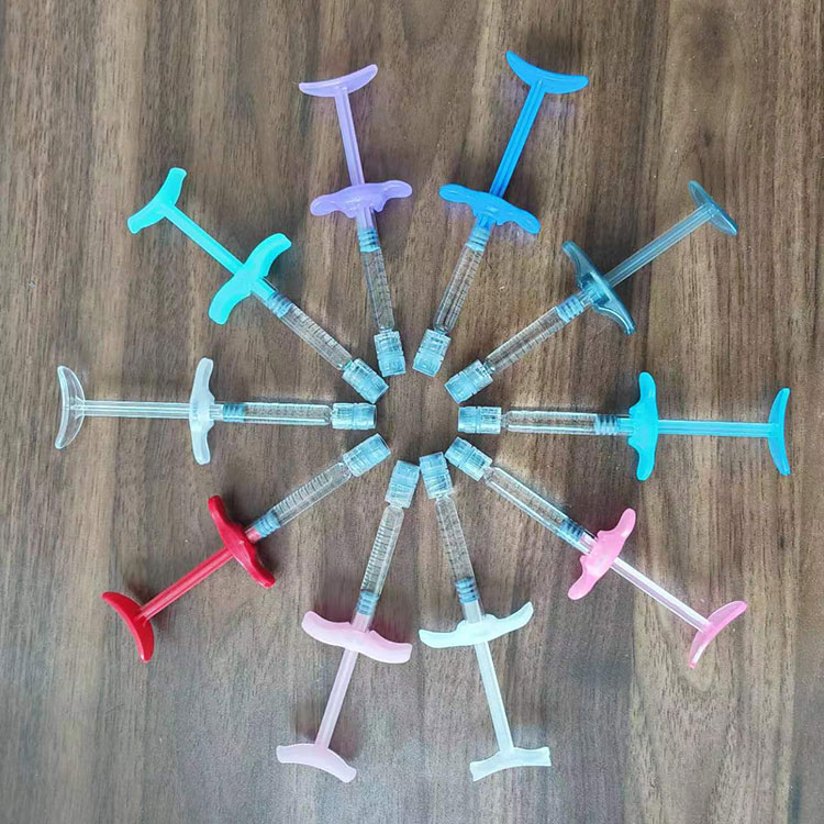 Jaký je rozdíl mezi zesíťovanou kyselinou hyaluronovou a obyčejnou kyselinou hyaluronovou?